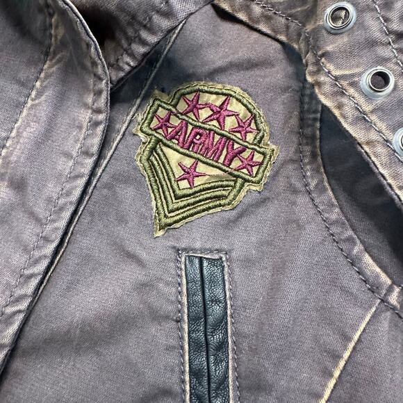 Comme Premium Military Bomber Jacket with Patches - Picture 3 of 8